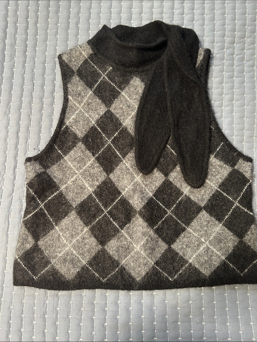 H & M Classic Argyle Turtleneck Sweater Vest - Black & Gray
